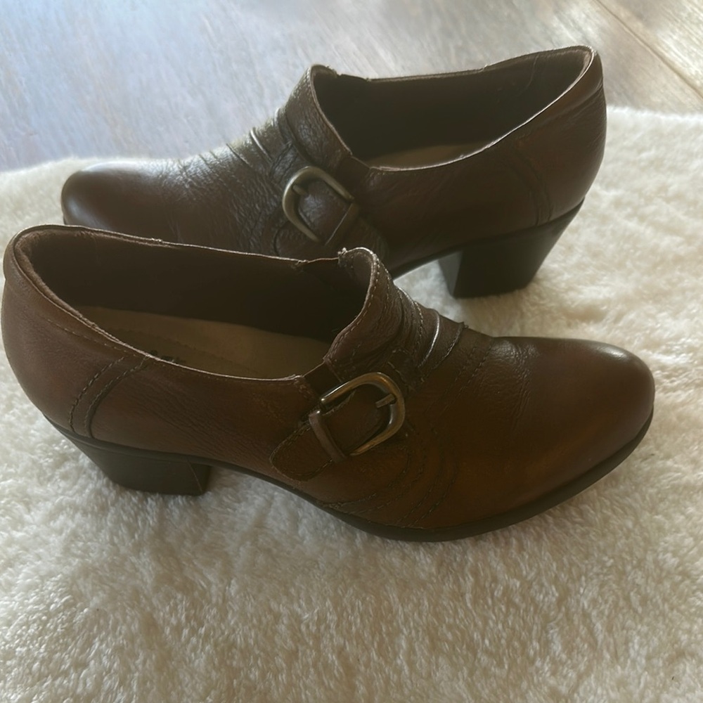 Earth shoes